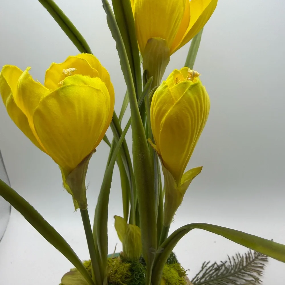 Yellow Daffodil 🌼 Floral Arrangement for Springtime with Moss